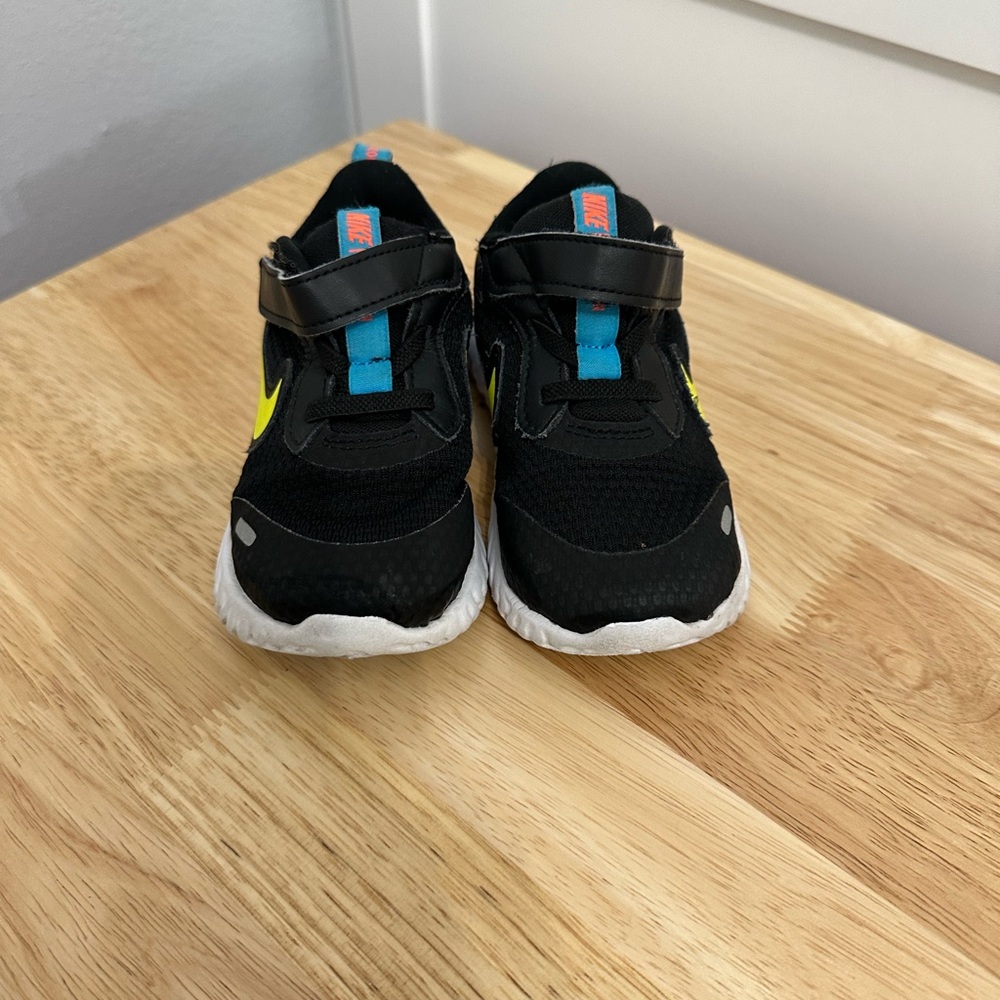 Nike Revolution 9C